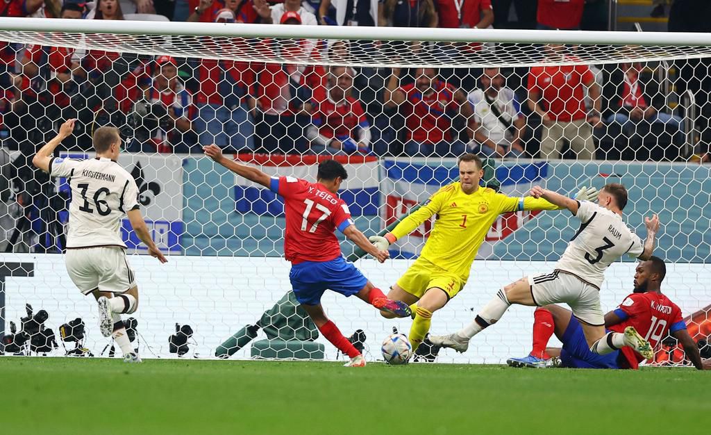 Yeltsin Tejeda scores to equalize for Costa Rica against Germany