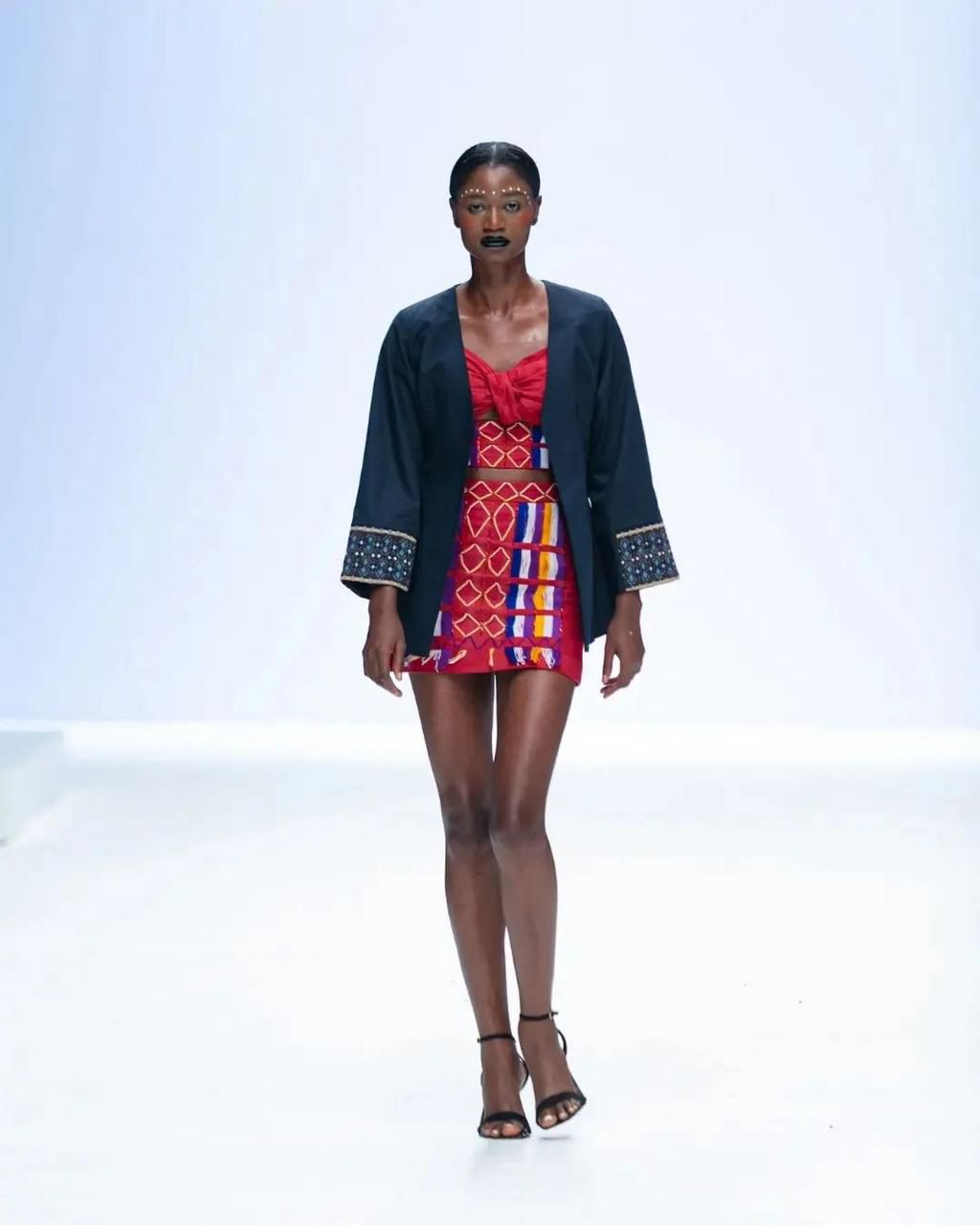 Love the modern twist on the aso-oke [Insignaonline]