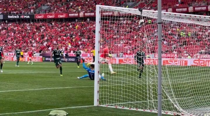 Internacional beat Palmeiras 3-0