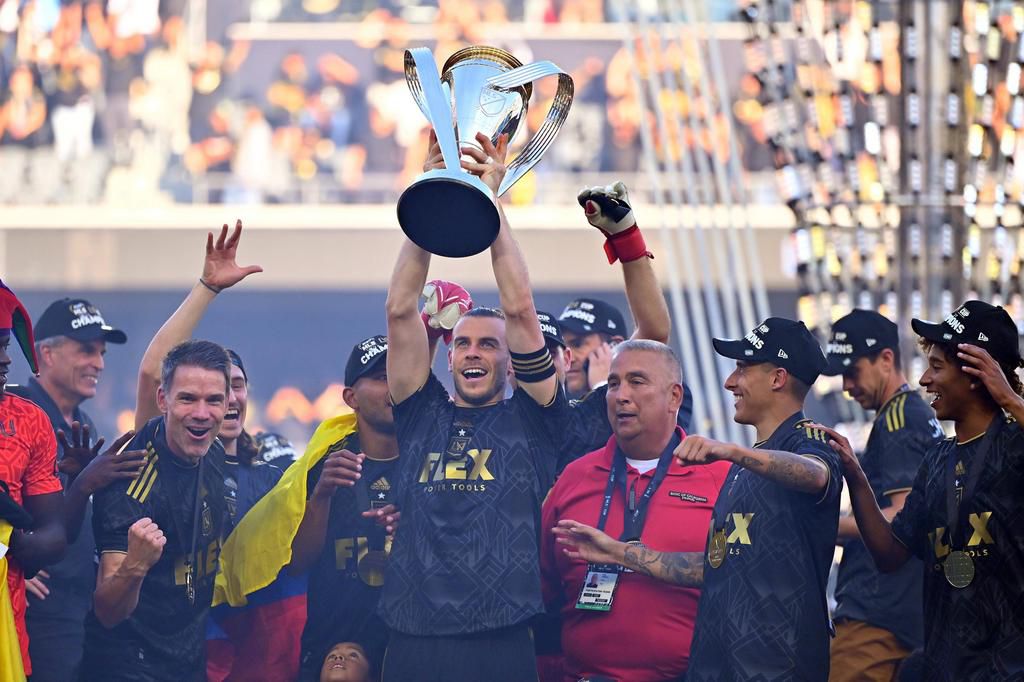 os Angeles FC forward Gareth Bale (11) hoists the Philip F. Anschutz Trophy after defeating the Philadelphia Union in the 2022 MLS Cup championship game at Banc of California Stadium on November 5, 2022.