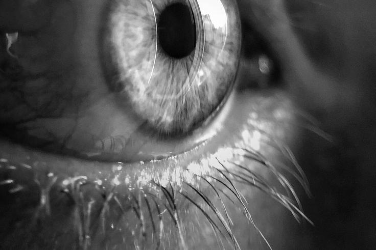 The 20-20-20 rule to reduce eye strain from screen time/Pexels