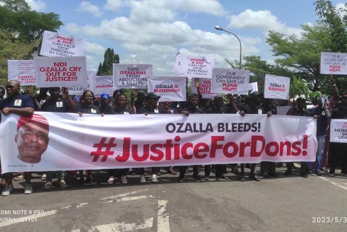 Enugu community protests alleged murder of Udeh, APGA guber aspirant, calls for probe (NAN)