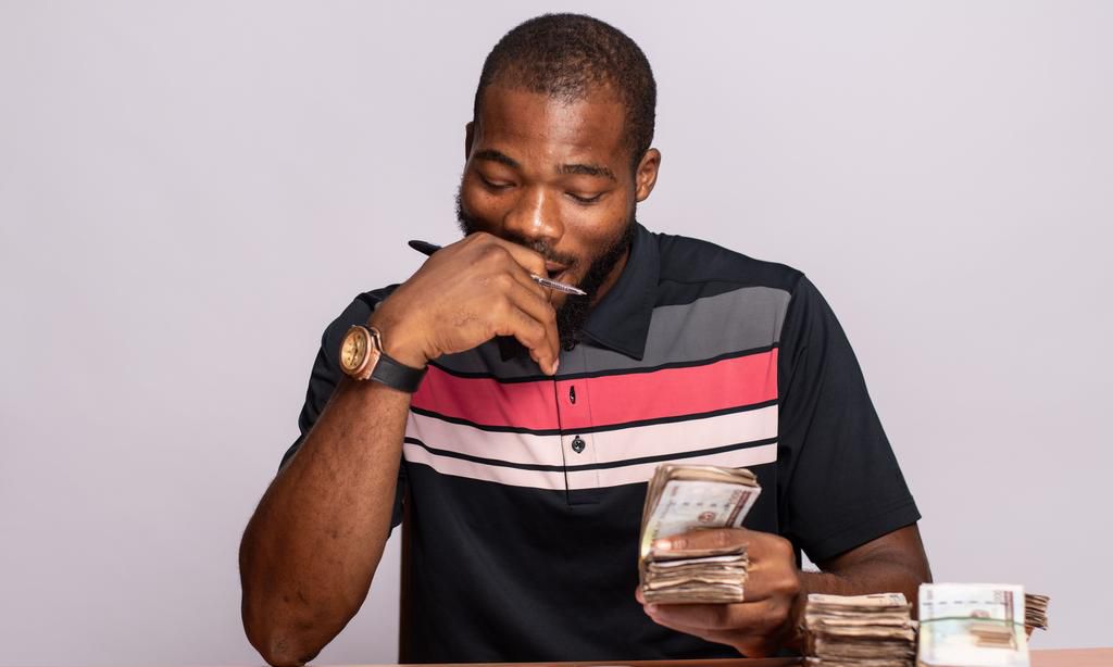 You need to plan your budget before considering going for the Xbox Series X (Credit: Freepik)