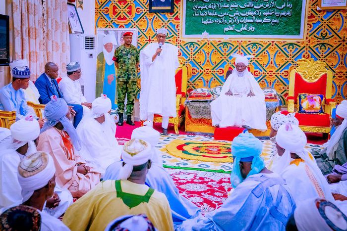 Buhari pays condolence visit to Emir of Daura over daughter’s demise. [Twitter:Presidency]