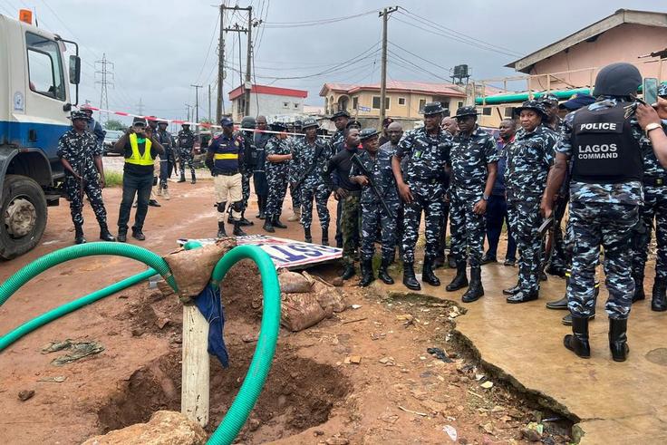 Oil thieves abscond as police storm NNPC pipeline site in Lagos. [Twitter | BenHundeyin]