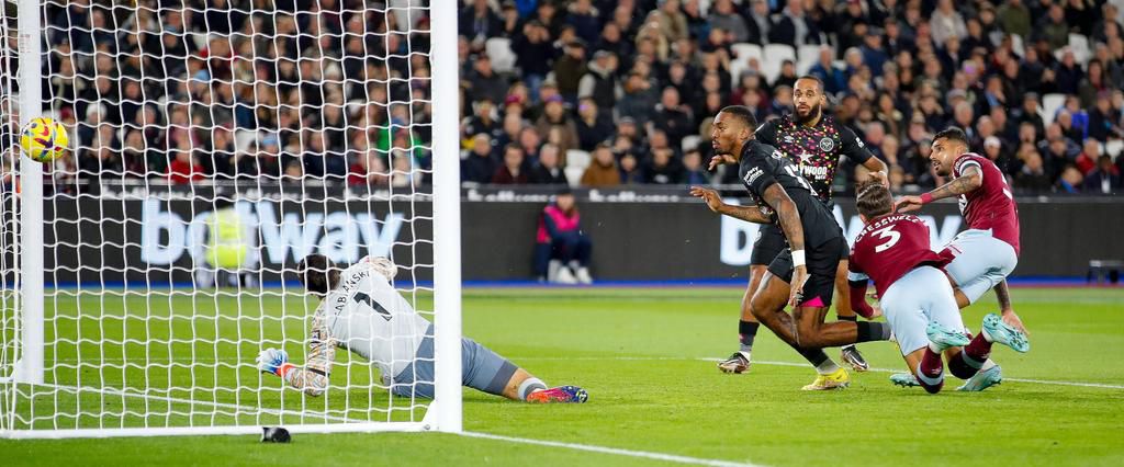 West Ham United v Brentford Premier League Ivan Toney of Brentford scores the opening goal during the Premier League match between West Ham United and Brentford at the London Stadium
