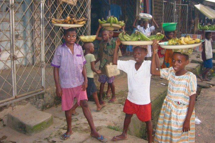 Children-hawking [Plus TV Africa]