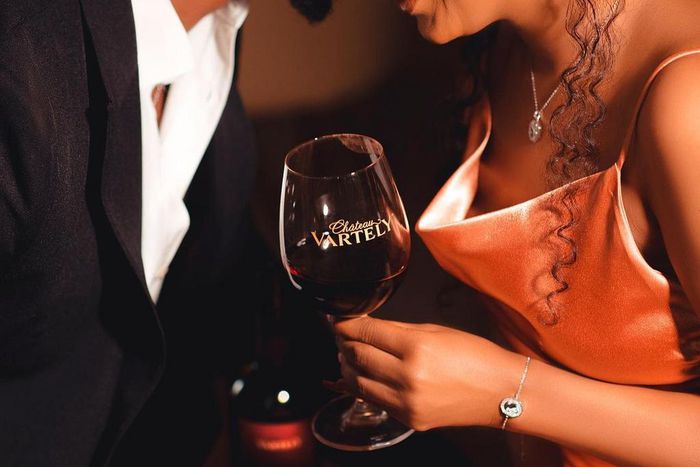 Saga and Nini pose for the gram [Instagram]