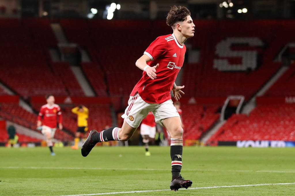 Garnacho playing for the Manchester United Youth team