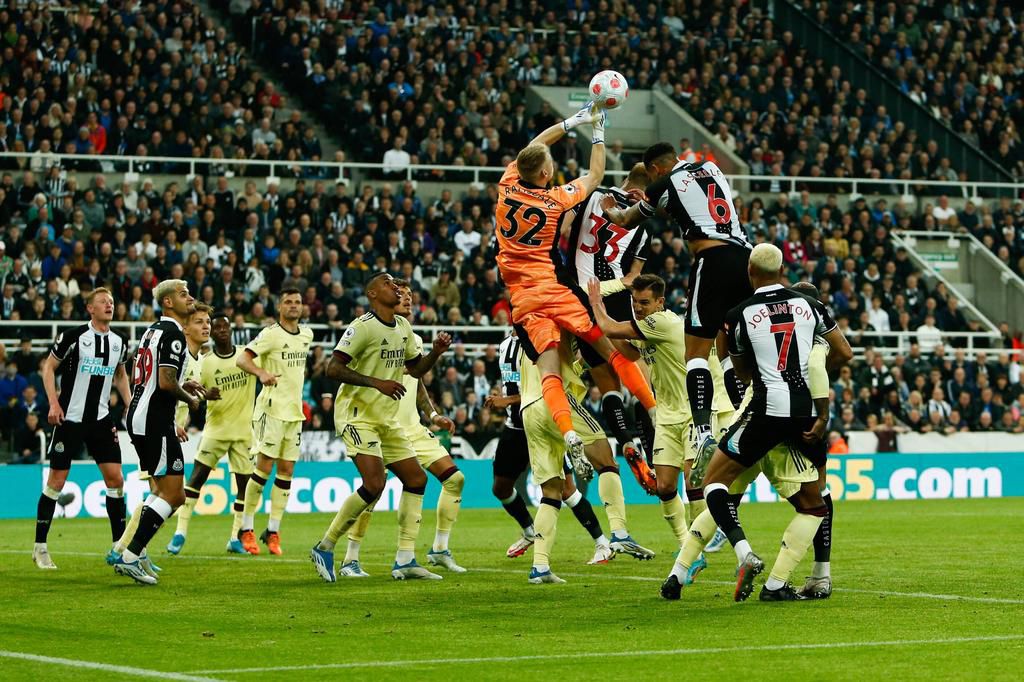 IMAGO / NurPhoto  Newcastle United v Arsenal - Premier League Aaron Ramsdale of Arsenal punches the ball away during the Premier League match between Newcastle United and Arsenal