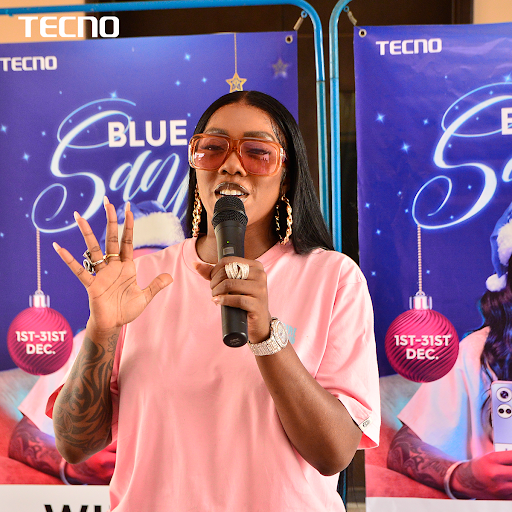 Surprise as Tiwa Savage delivers gifts worth N1,000,000 to lucky TECNO winner