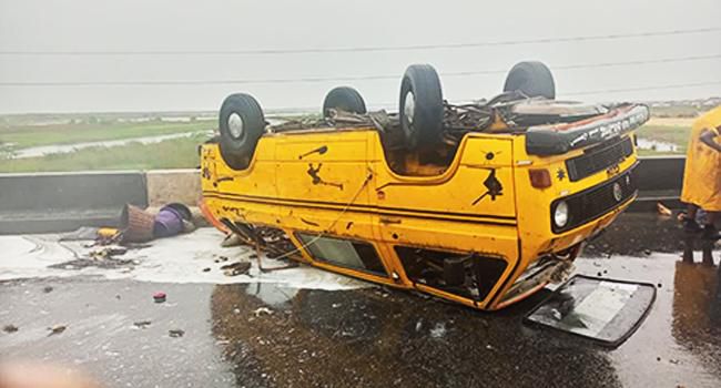 Driver dies in Lagos 3-vehicle crash, hoodlums set BRT bus on fire. [Twitter:trafficbutter]