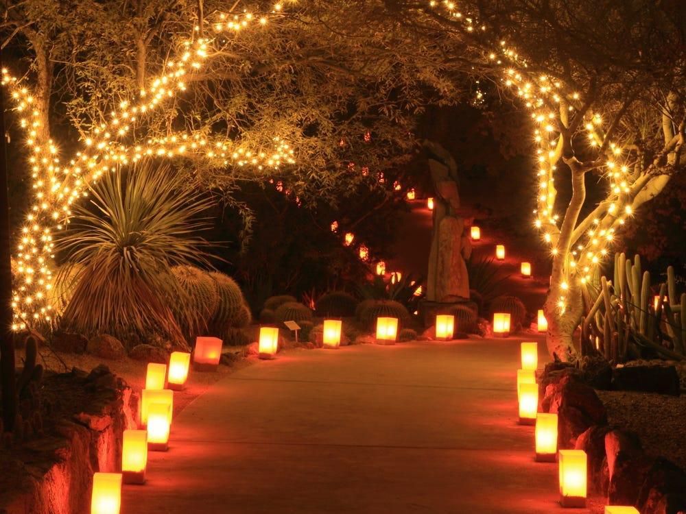 In Arkansas, people follow the Trail of Holiday Lights from one end of the state to the other.