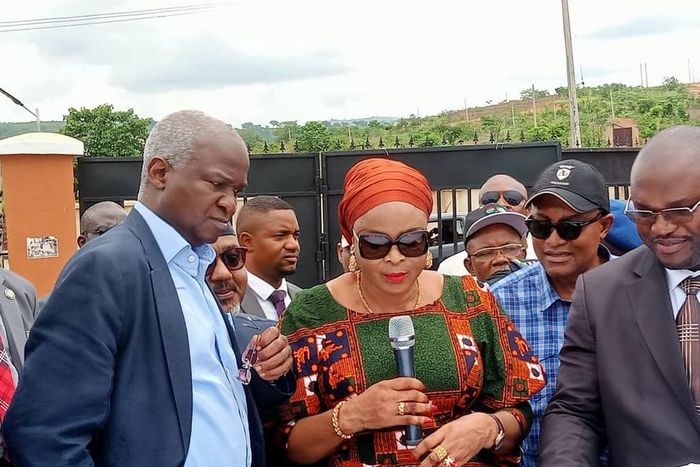 The Minister of Works and Housing, Mr Babatunde Fashola 9left) during the inauguration of 254 housing units in Enugu State. [NAN]