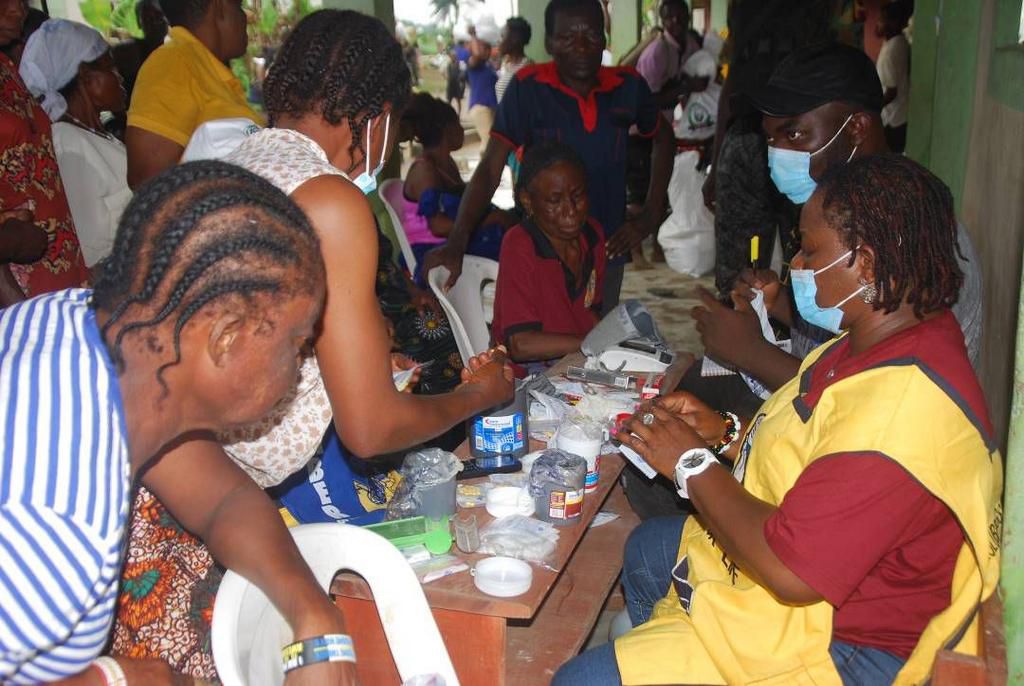 O.B. Lulu-Briggs Foundation donates over N60 million relief items to flood victims in Rivers.