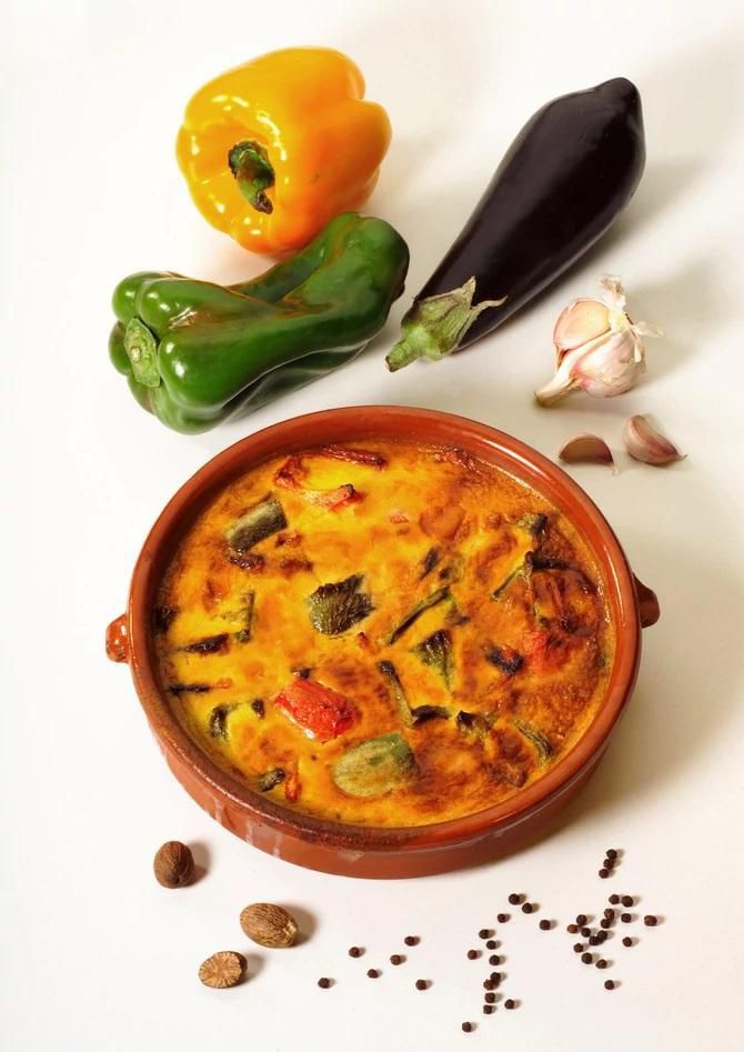 Baked-eggs-with-sausage