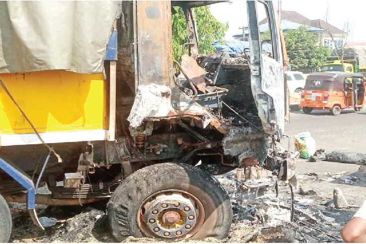 Tension in Akwa Ibom market as truck driver machetes napep driver