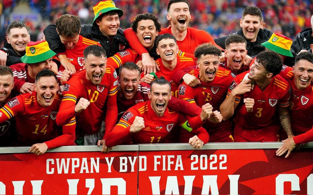 Wales players celebrating after qualifying for Qatar 2022