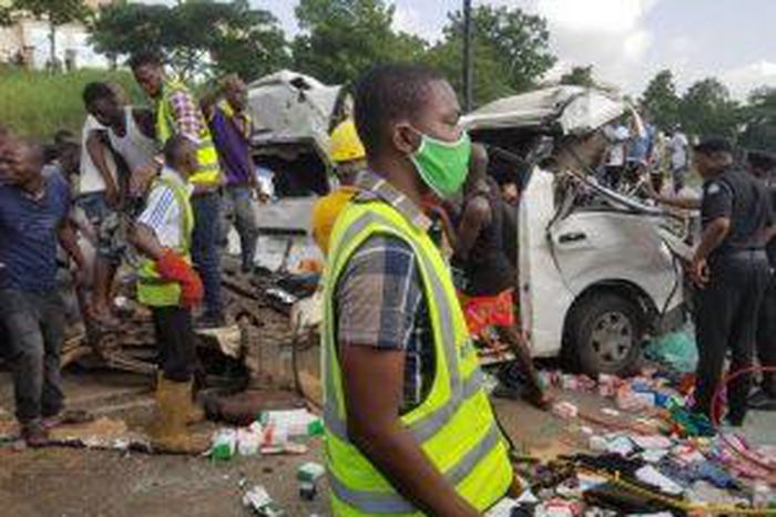 Lagos State Emergency Management Agency (LASEMA) officials at the scene of accident on Otedola Bridge on Thursday. [NAN]