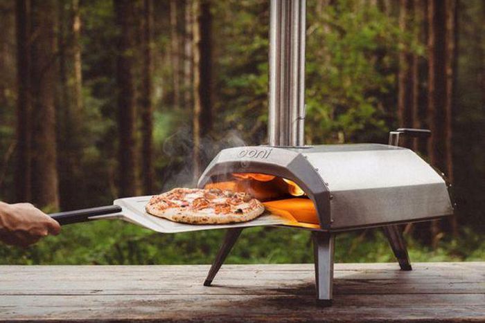 Outdoor pizza oven [The Garden Furniture Centre]