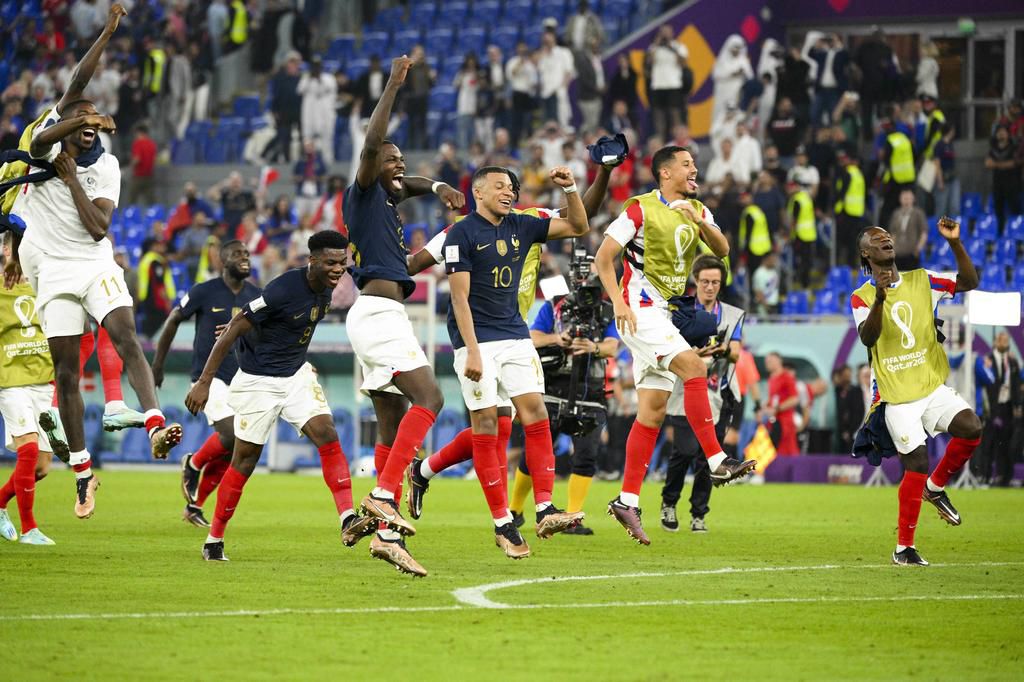 Mbappe leads France to defeat Denmark and book a place in the World Cup round of 16