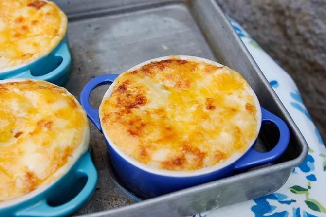 Baked eggs with Swabian cheese