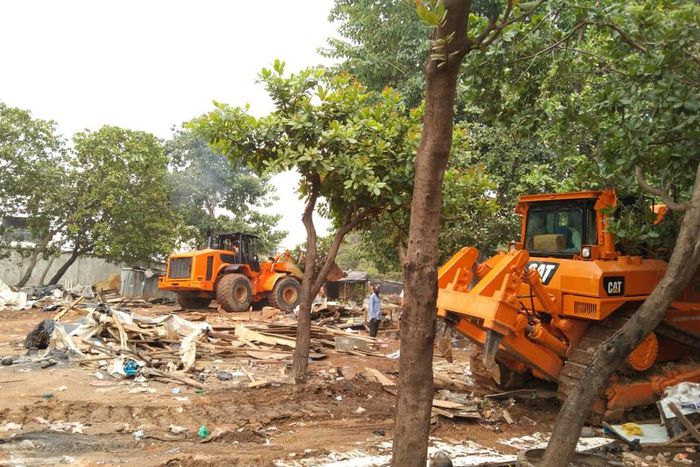 Bulldozers demolishing a shanty in Jahi, Abuja on Wednesday.