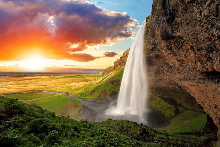 The night never fallls in some parts of Iceland [TomArcher]