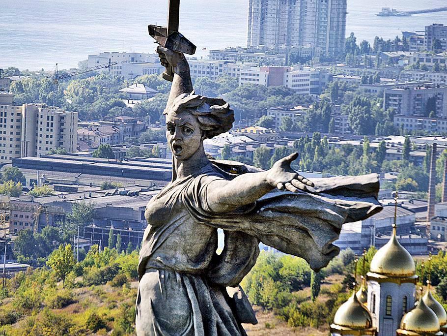 The Motherland is calling Statue