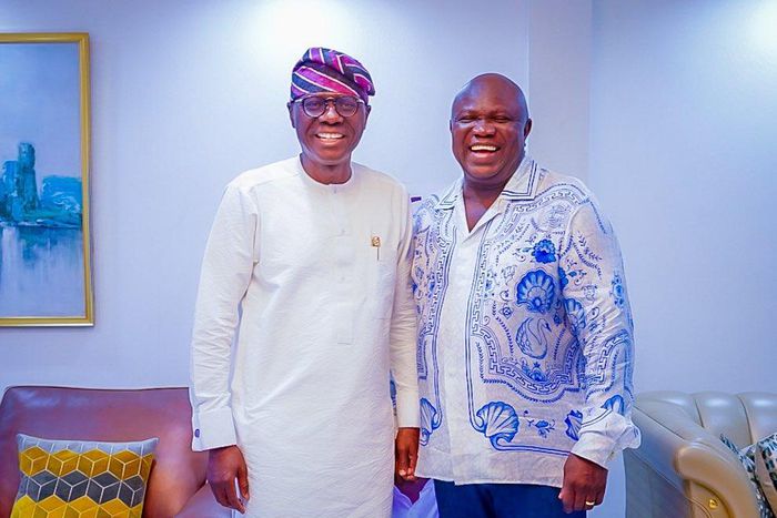 Governor Babajide Sanwo-Olu shows and his predecessor, Akinwunmi Ambode. [Twitter:Aiyekooto]