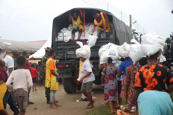 O.B. Lulu-Briggs Foundation donates over N60 million relief items to flood victims in Rivers.