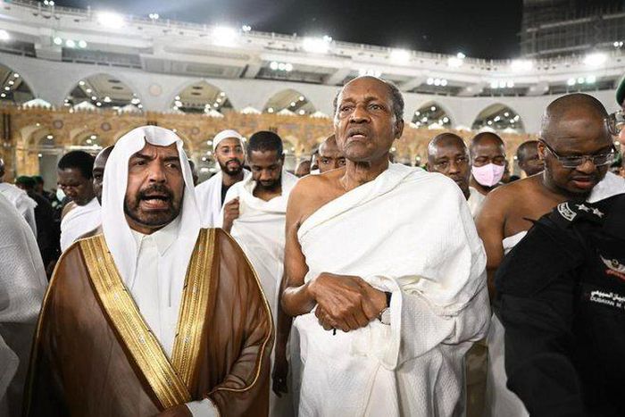 Buhari performs Umrah rituals in Makkah.