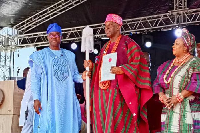 Makinde presents staff to Soun of Ogbomoso [Punch]