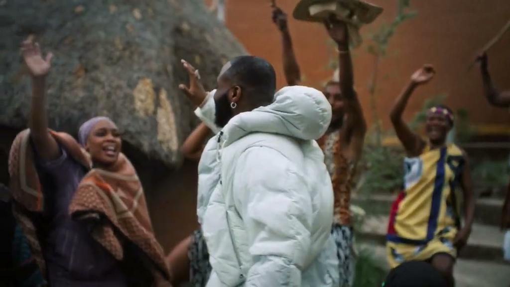 Davido on the set of Unavailable [Youtube]