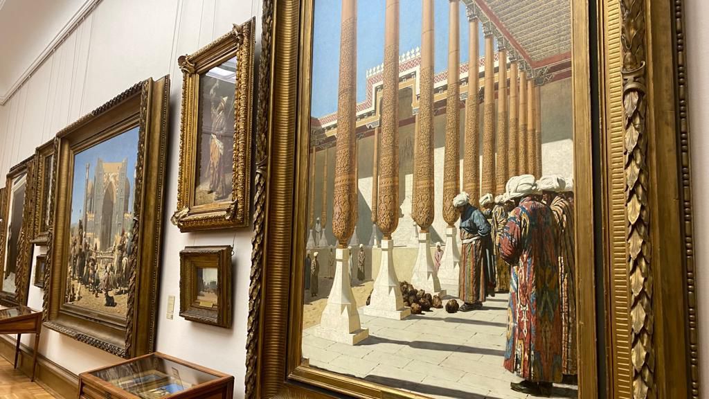 Realistic paintings in the gallery