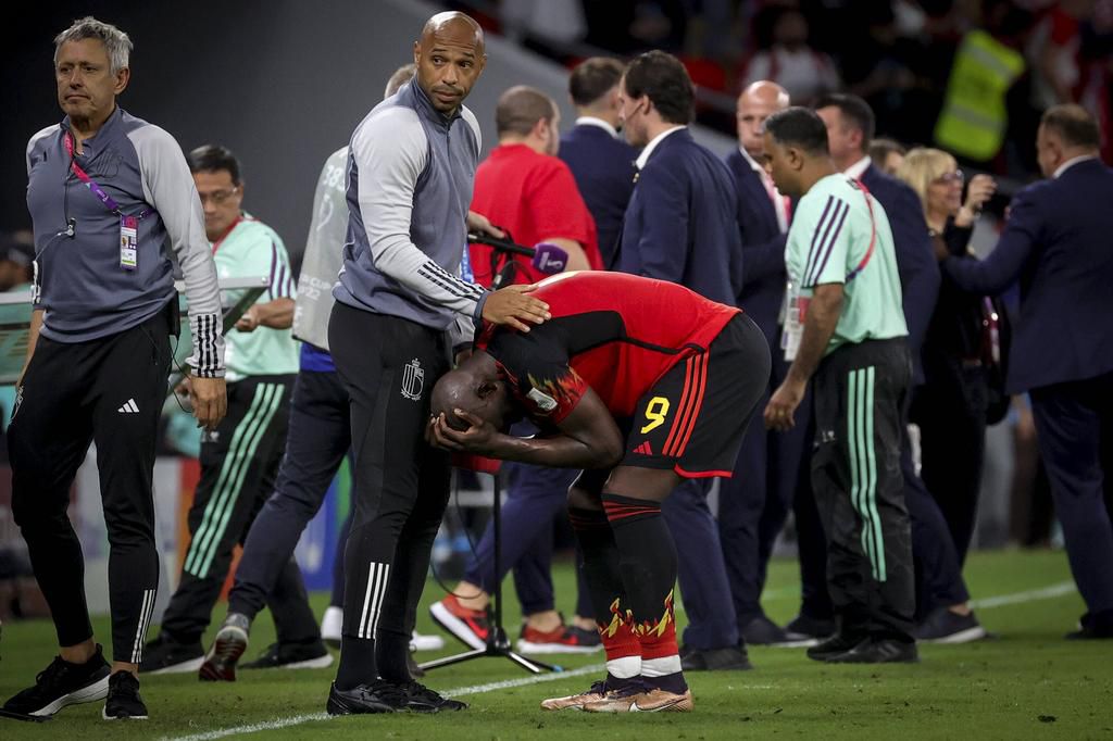 Belgium s assistant coach Thierry Henry and Belgium s Romelu Lukaku pictured after a draw result 0-0 meaning the elimination in the group phase at a soccer game between Belgium s national team, Nationalteam the Red Devils and Croatia
