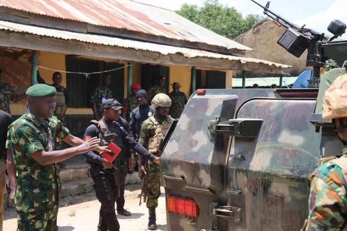 The Chief of Army Staff, Lt.-Gen. Taoreed Lagbaja addressing troops at Forward Operation Base (FOB) Erena in Shiroro Local Government Area of Niger state on Wednesday (16/8/23). [NAN]