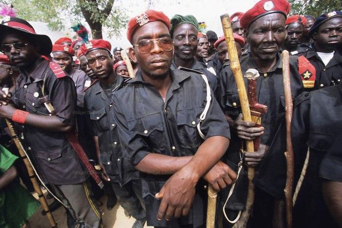 Policemen join hands with local vigilantes to arrest those who killed a member