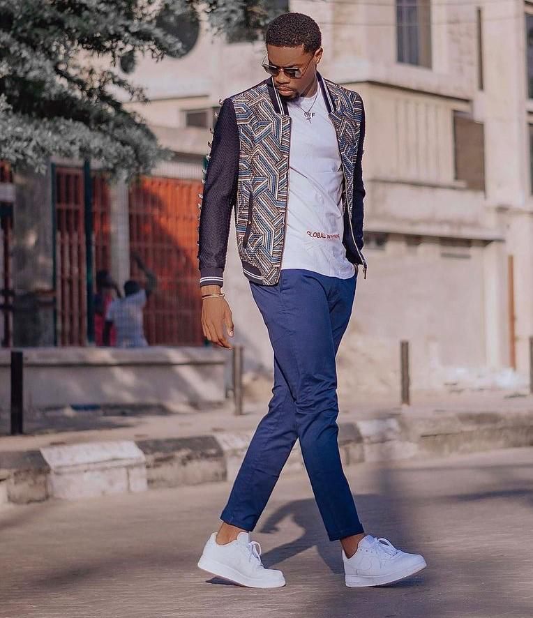 Neo Akpofure exuding casual men's fashion {instagram/neoakpofure}