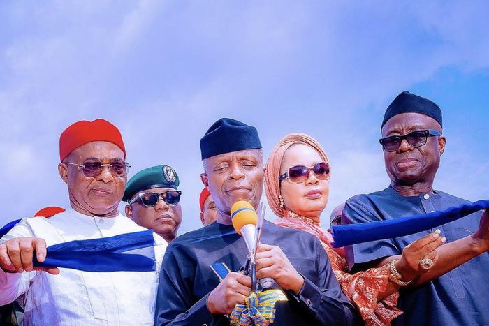Osinbajo flags off dredging of Oguta/Orashi River in Imo. [Twitter:@woye1]