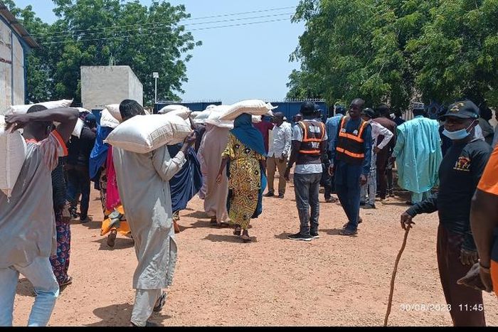 Yobe govt distributes food palliatives to 6,800 vulnerable persons. [NAN]