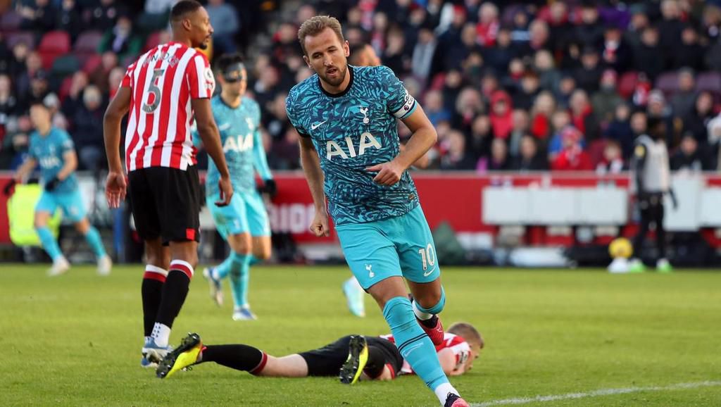 Harry Kane celebrates after scoring the first goal for Tottenham against Brentford