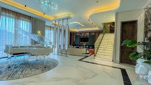 French CNN - TF1 TV Network celebrated the extraordinary achievements of Sijibomi Ogundele.