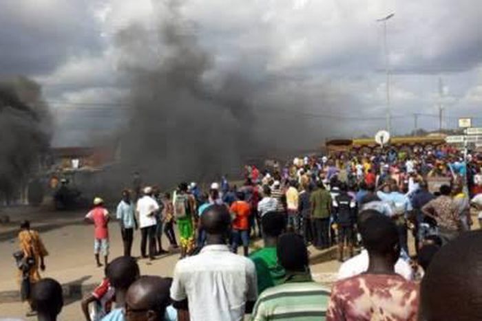 Angry mob set ablaze 3 suspected motorcycle thieves in Lagos. [NAN]