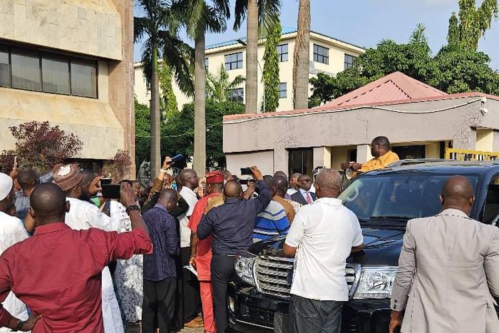 NIPOST staff celebrating Adeyeye's allegedly reinstatement by President Tinubu [Twitter:@twimg]