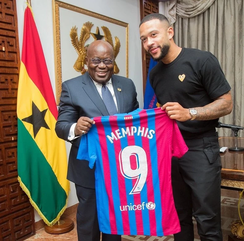 Memphis Depay and President Nana Addo Dankwa Akufo-Addo.