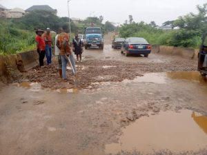 Anambra communities begin patch works on bridge linking Awka North to Awka South. [NAN]