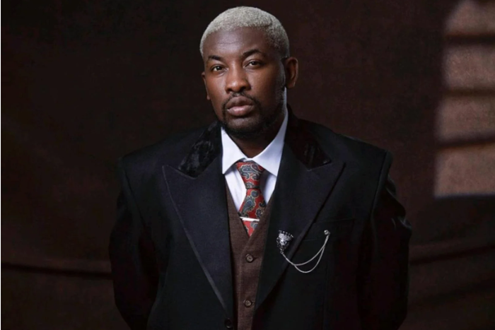 OAP and actor Dotun believes that is inconsiderate for Nigerian artistes to charge in dollars for booking when Nigerian promoters earn in Naira