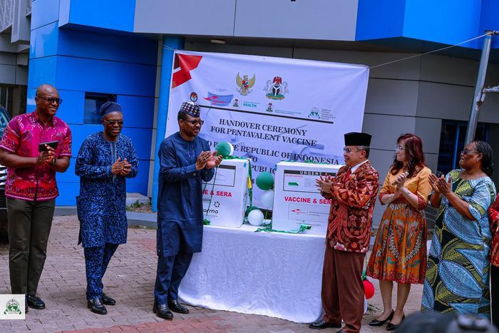 Indonesia donates 1.58m doses of Pentavalent Vaccines to Nigeria. [Twitter:@NphcdaNG]