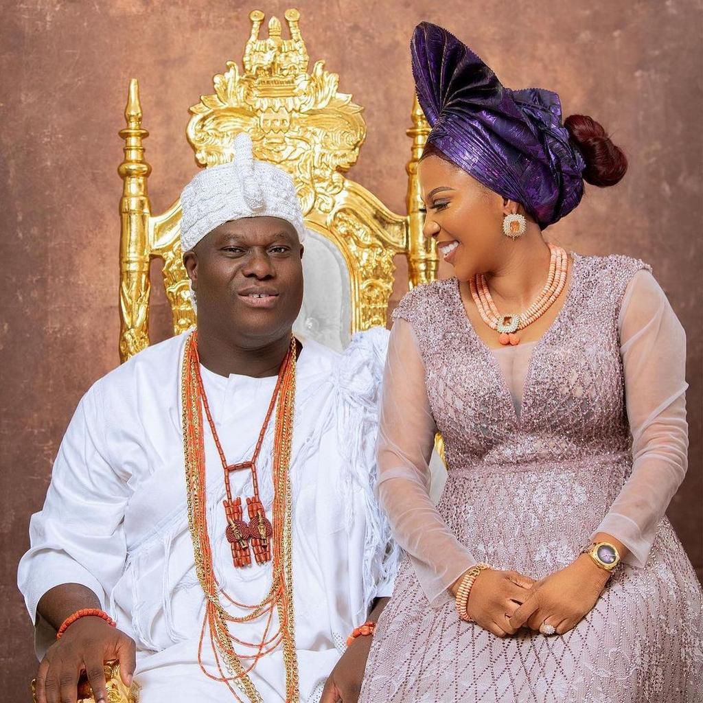 Previously, the Ooni of Ife had ended his marriages with two other wives, Olori Zainab and Olori Naomi.